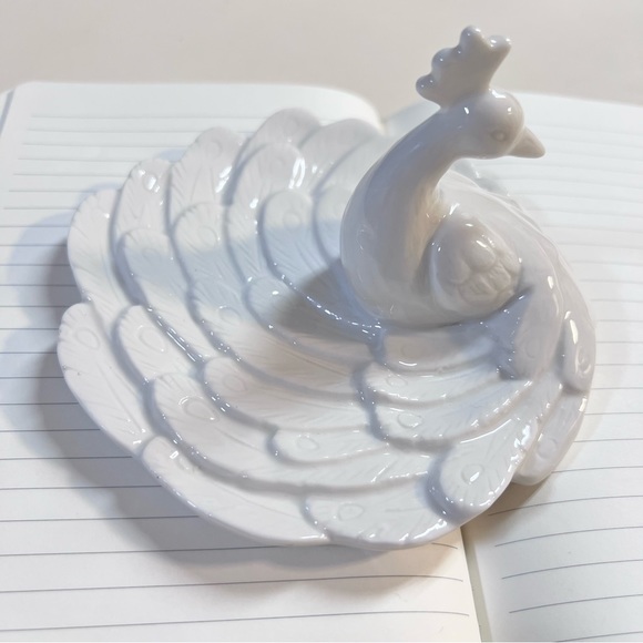 Vintage White Ceramic Peacock trinket dish accessories tray Signed imm - Picture 11 of 11
